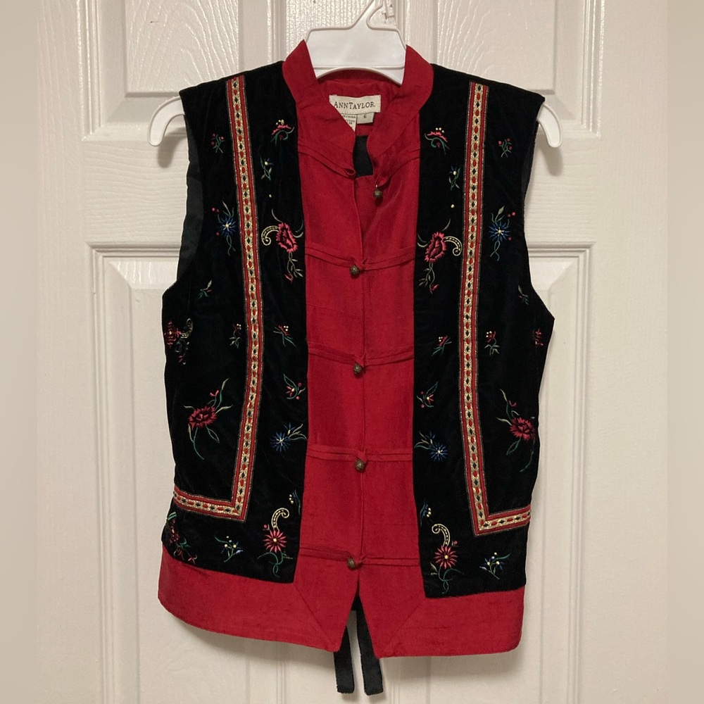 *Ann Taylor Red Vintage Embroidered Floral Holiday 2N1 Button Down Size 6 Vest#A